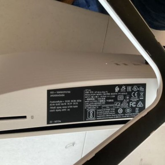 HP 22 - b013w All-In-One Desktop - Picture 8 of 8